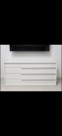 Modern White 3-Drawer Dresser – Excellent Conditioner