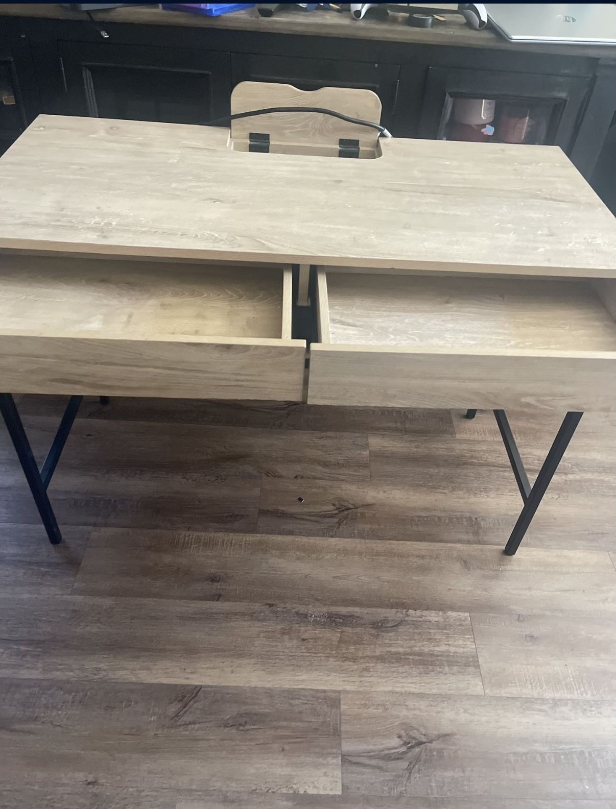 Writing Desk with USB 