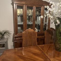 Comedor Y Vitrina