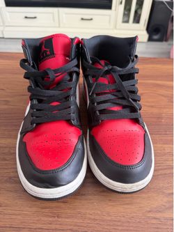 Jordan 1 Mid White Black Red