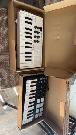 MIDI controller keyboard