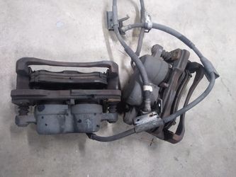 04 CHEVY SILVERADO FRONT CALIPERS WITH BRAKES