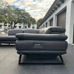 Couch/Sofa Sectional - Like new - Recliners - Delivery Available 🚛