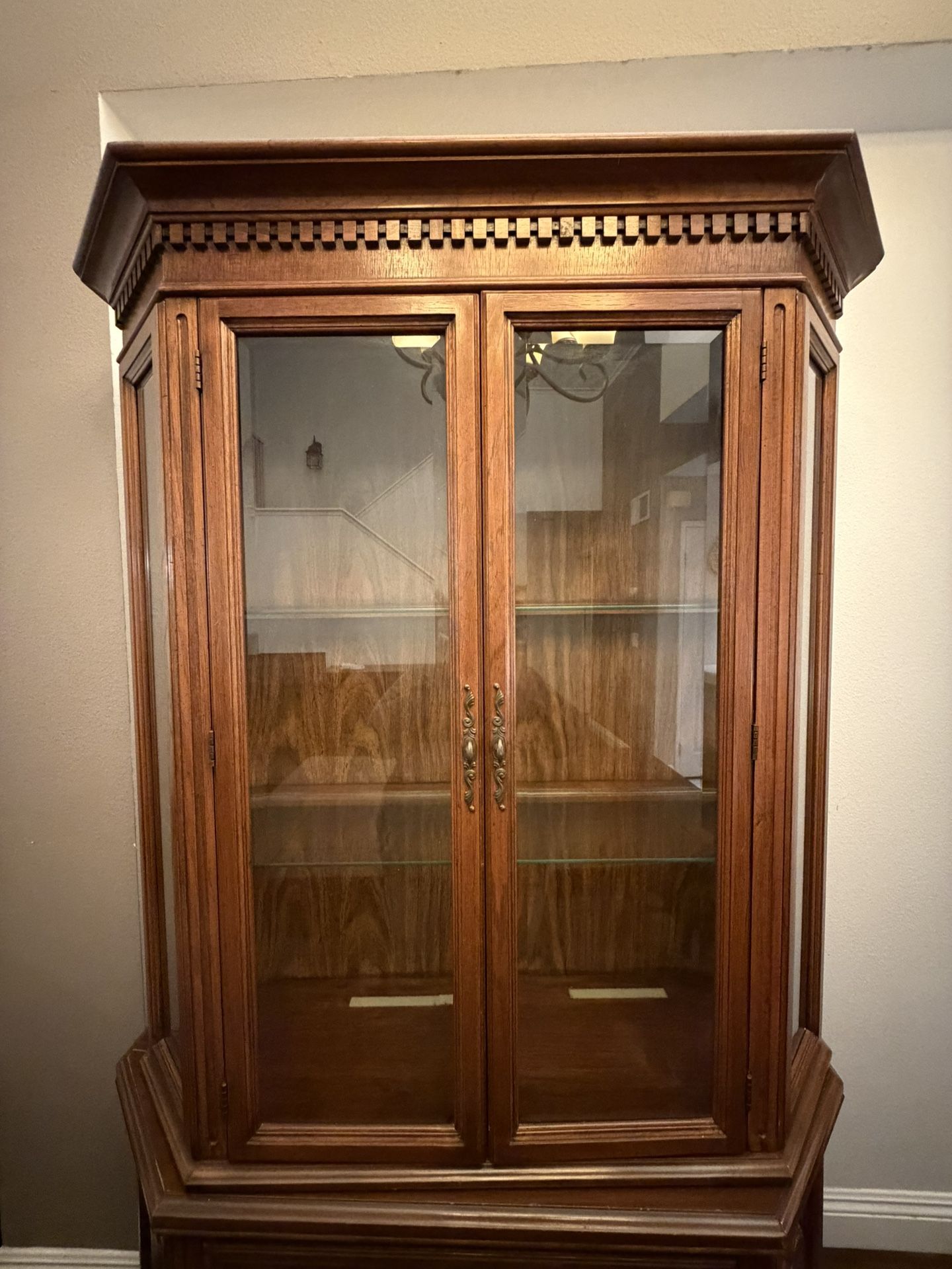 China Cabinet Hutch