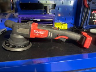 Milwaukee M18 FUEL Orbital Polisher with XC6.0 Battery