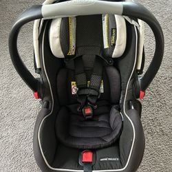 Graco Snugride Snuglock Infant Car seat 