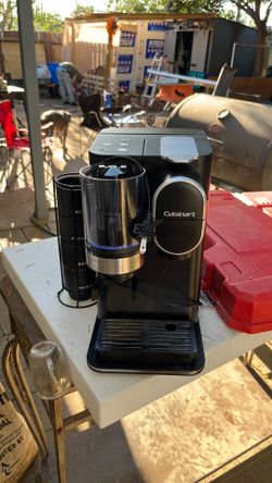 bRAND NEW with 4 expresso cups Cuisinart coffee grinder and maker
