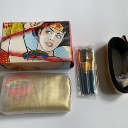 MAC Wonder Woman Face Brush Set with Utility Belt