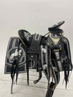 Montura Charra Bordada Fuste Amplio 