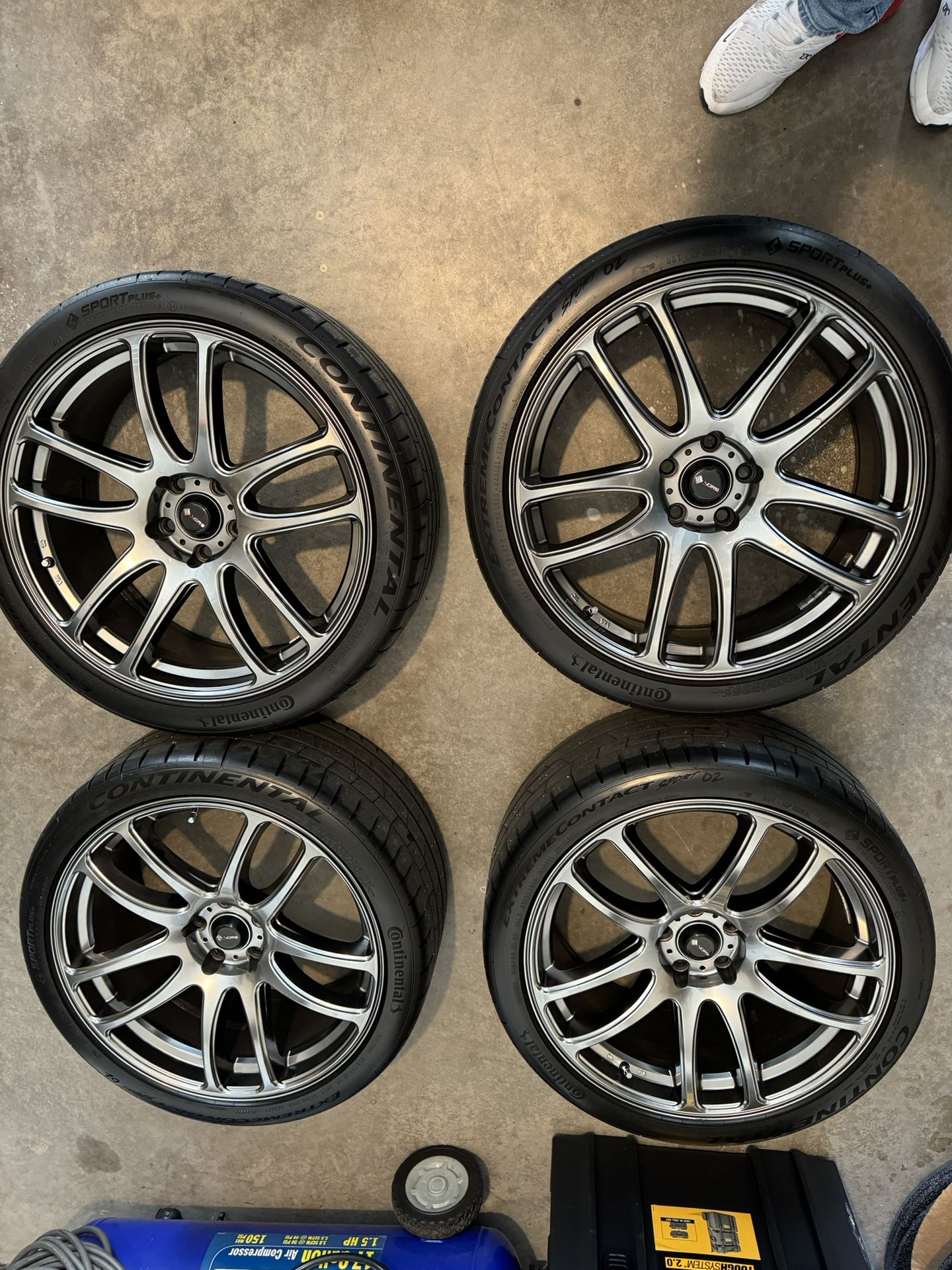 Staggered Wheel/Tire Set - 20 Inch