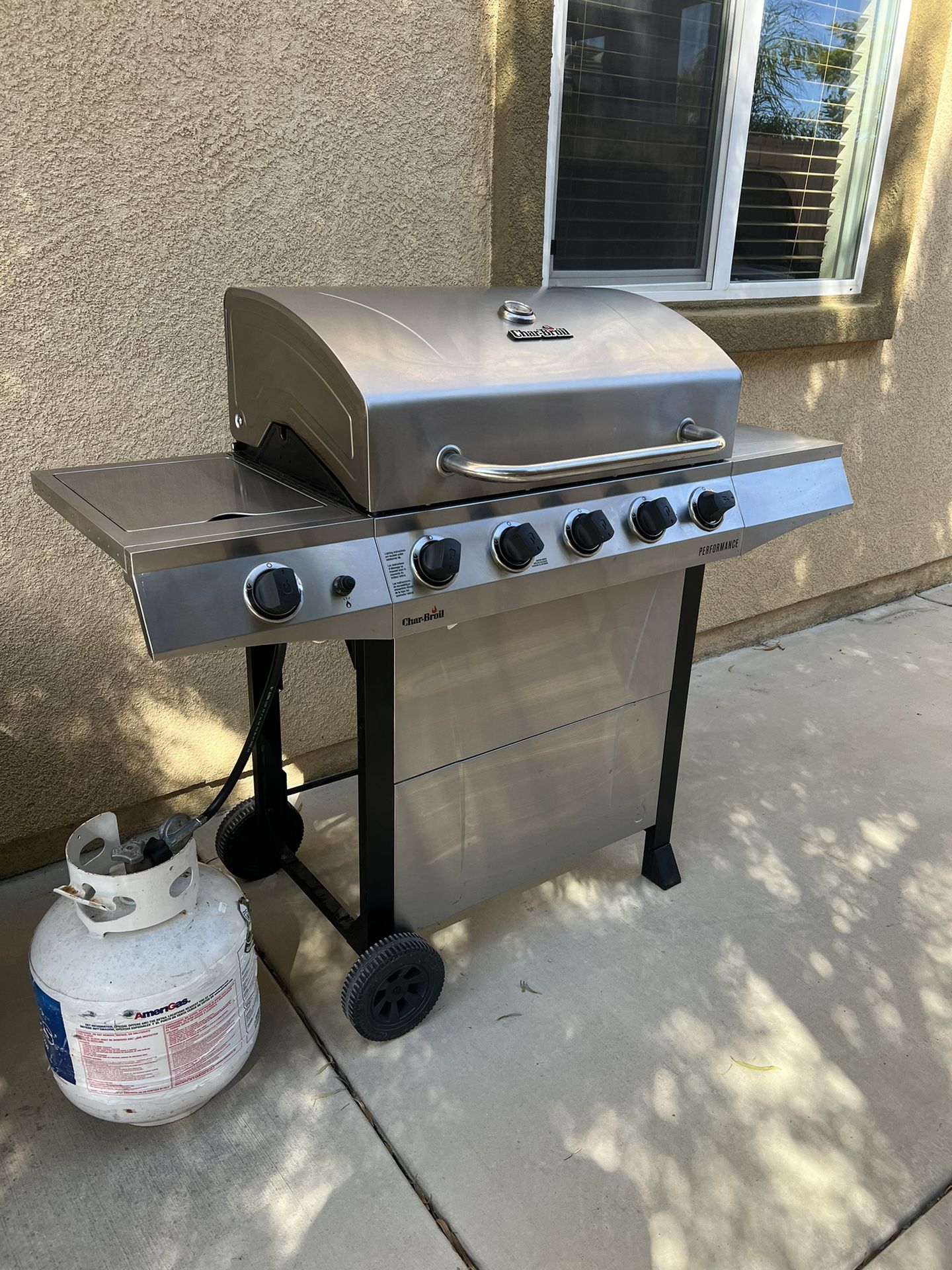 Charbroil Performance Propane Grill