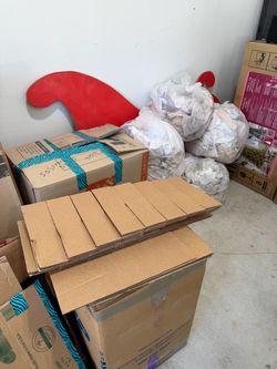 Moving Boxes - TV Moving Boxes - Packing Paper - Bubble Wrap