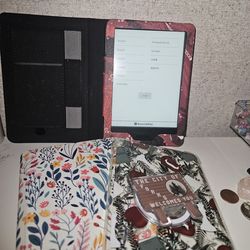 Kindle 11th Gen (2022) - Like New + 3 Cases!