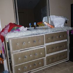 Cream Tufted Velvet Bedroom Set