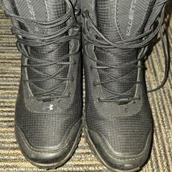 Under Armour boots mens 7 woman's 9