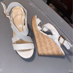 Jessica Simpson (small Knicks On Front) Size 9