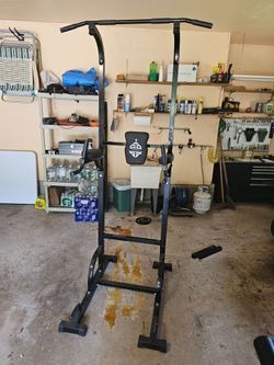 Adjustable weight pullup tower