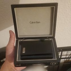  Calvin Klein
Wallet