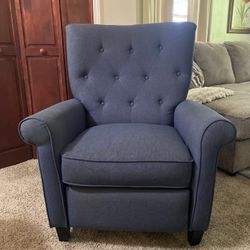 Elizabeth Blue Recliner – Comfy & Easy Pushback