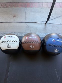 Titan Fitness Medicine Balls