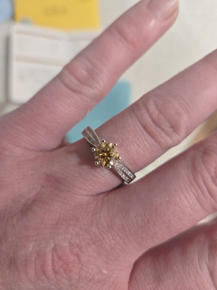 MOISSANITE/ ROUND BRILLIANT 1.0 KAROT DIAMOND RING