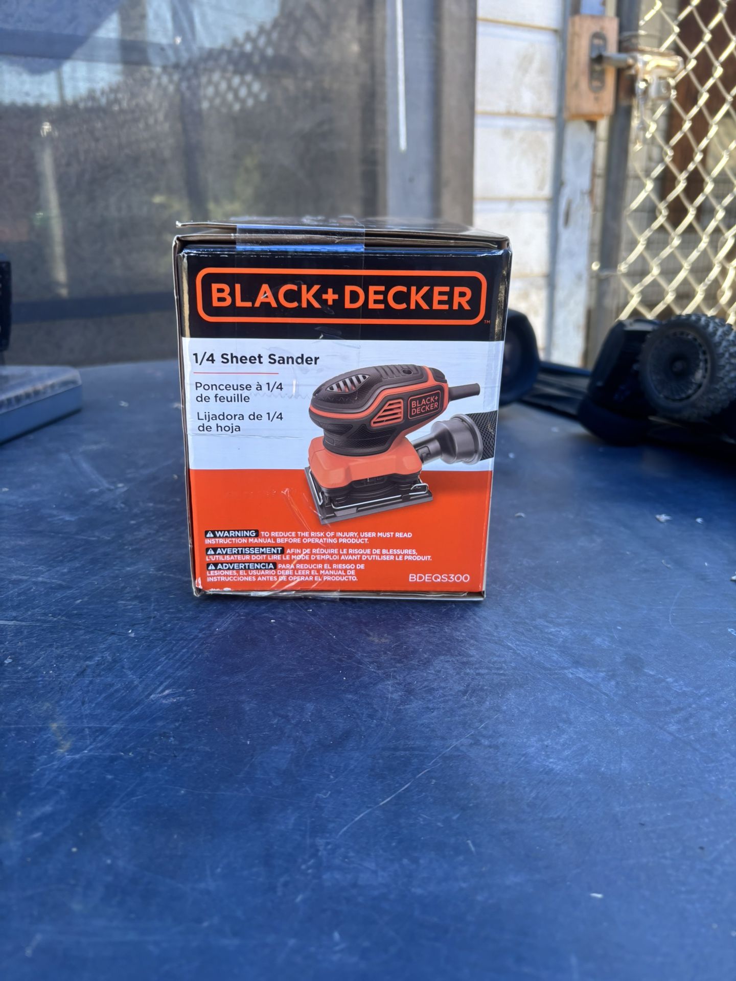 Black + Decker 2 Amp Variable Speed Sheet Sander With Dust Management