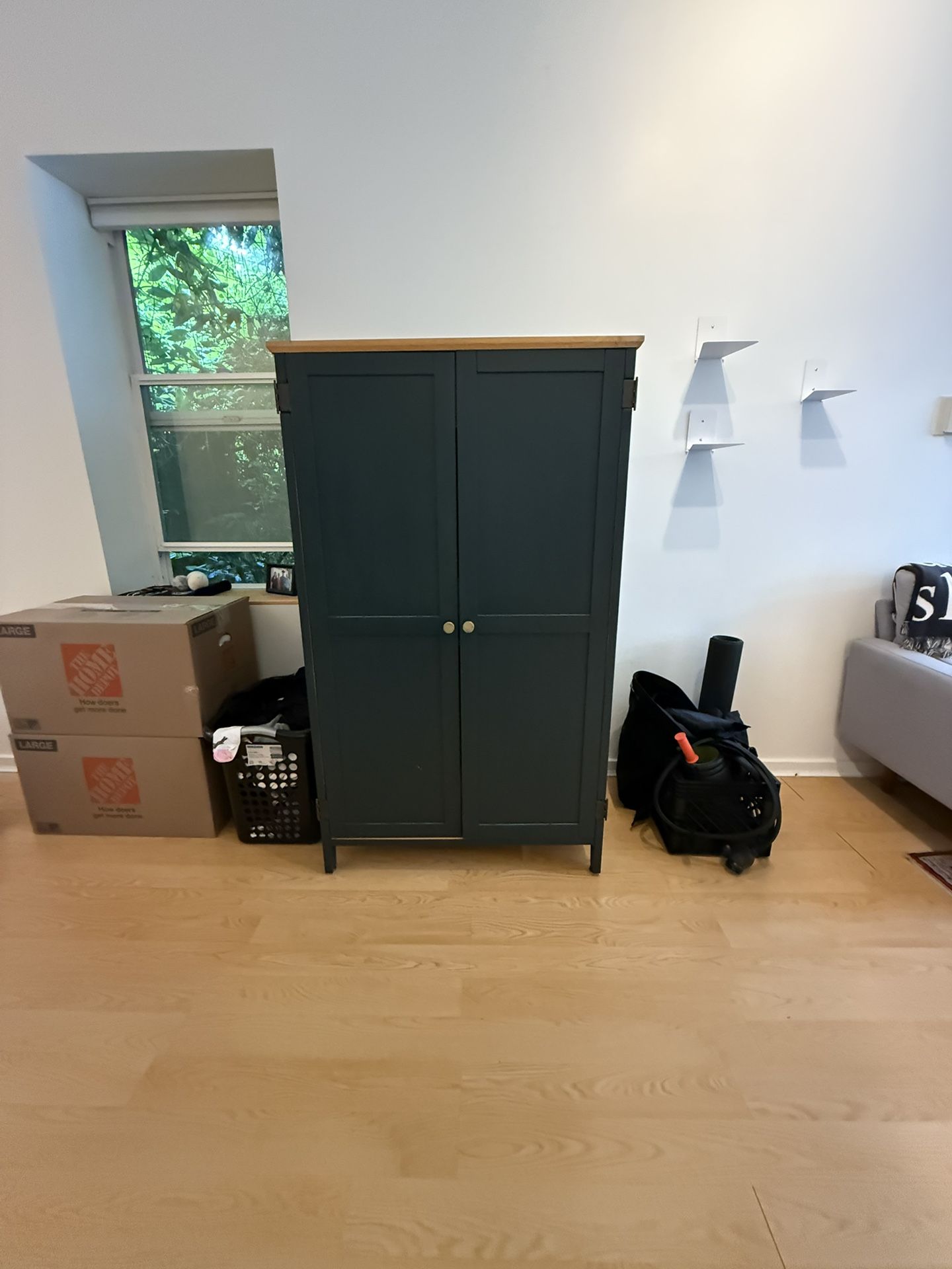Wardrobe / Dresser
