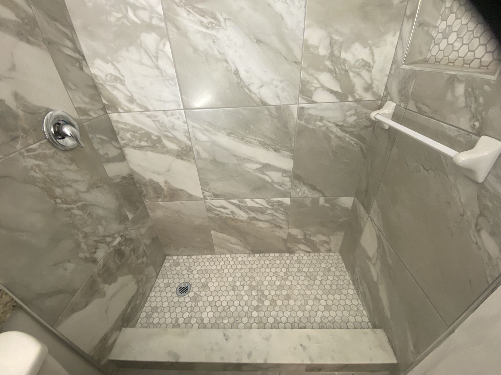 Bathroom tile for Sale in Temple Terr, FL OfferUp