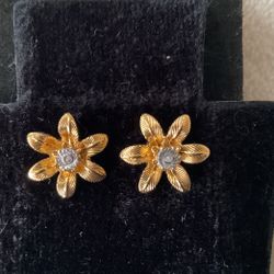 Gold Plated Flower Shaped Pierced Earrings With Center Crystal 