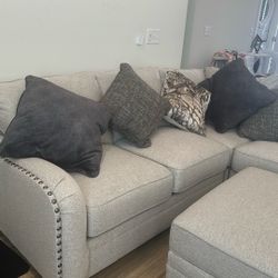 Ashley Benchcraft Dellera Couch Sectional w/pillows+ Storage Ottoman 