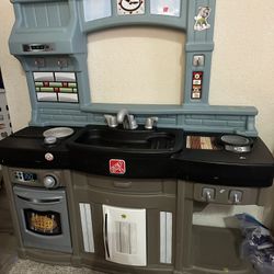 Kitchen Set , Selling For $40