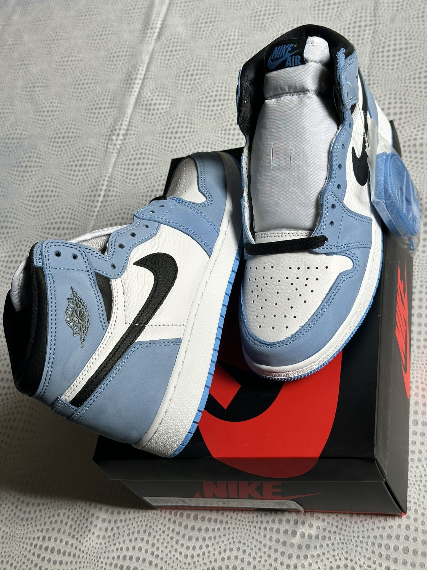 Nike Air Jordan 1 Retro High OG University Blue UNC 6.5Y or 8 Women’s