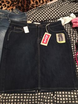Women's Levi's skirt