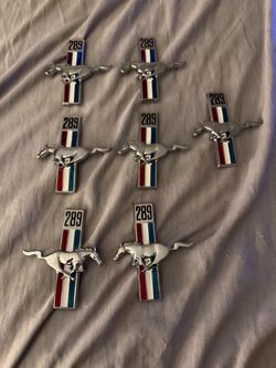 Ford Mustang emblems