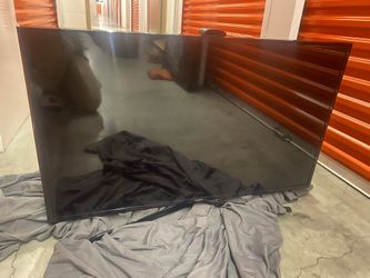 Samsung Smart TV 43in With Roku And Echo Dot