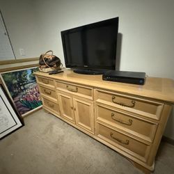 Dresser, Matching Mirror, 2 Nightstands, And Amoire