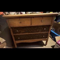 Vintage 4 Drawer Wood Dresser W/Casters
