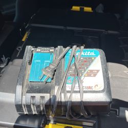 Cargador Makita