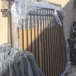 3 iron fence panels 6ftx8ft