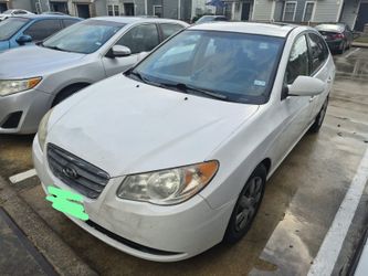 Hyundai Elantra White Sedan