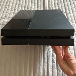 Play station 4 with controller
