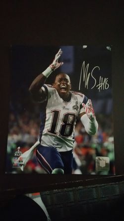 SIGNED NEW ENGLAND PATRIOTS MATTHEW SLATER 8" × 10" PHOTO