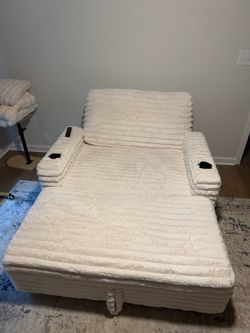 Oversized Chaise Lounge with Cup Holders