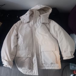 Uniqlo Off White Medium Jacket. 