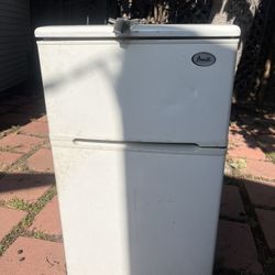 Avanti Mini Fridge 