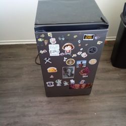 Hisense 3.3 Cu Ft Mini Fridge Silver(Energy Star)