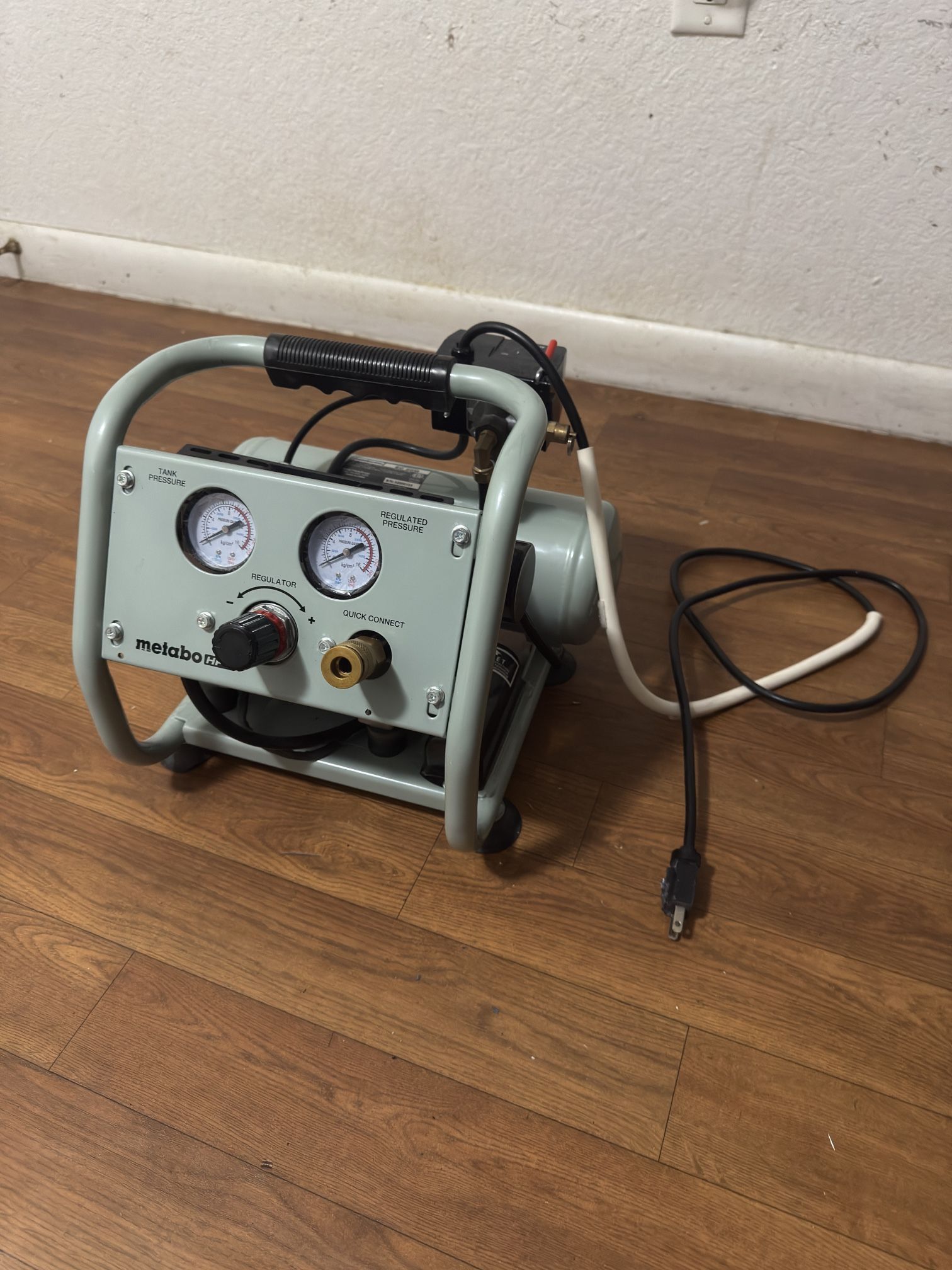 Metabo HPT EC28MM 1 Gallon Ultra Quiet Air Compressor – Like New