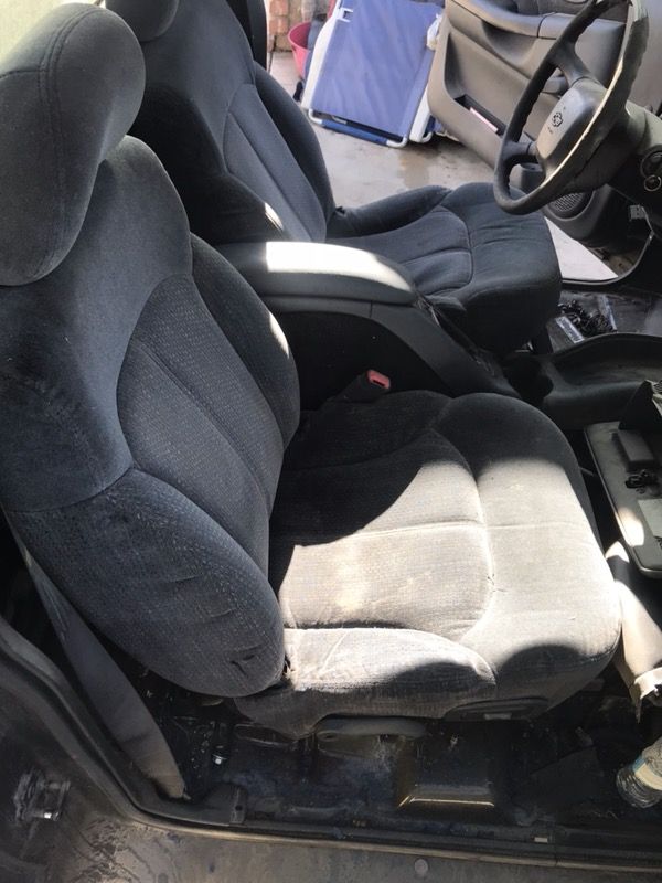 S10 s-10 chevy blazer gmc sonoma seats and center console