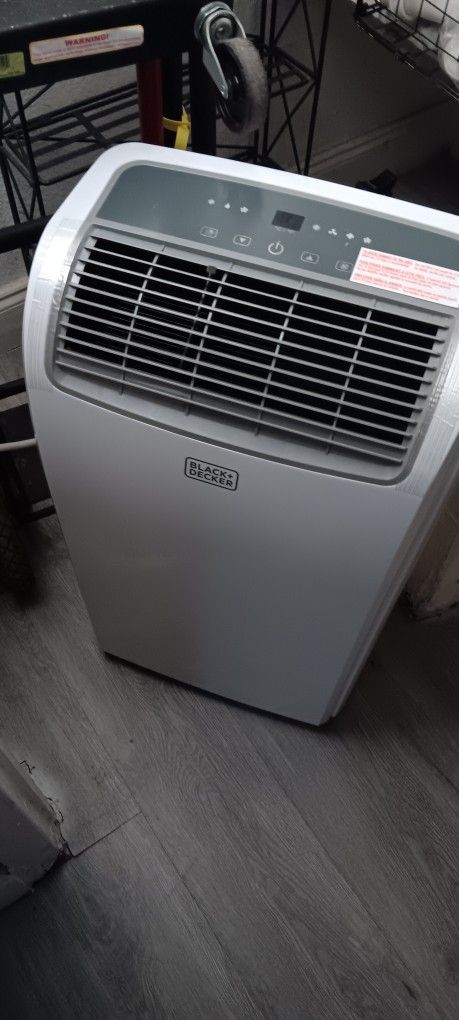 Black AND DECKER portable AC UNIT