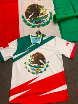 Playera de México con bandera y trompeta